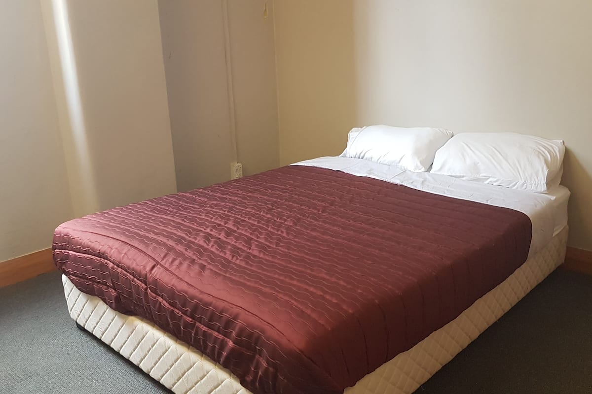 Habitación doble estándar, baño en la habitación | Wifi gratis y ropa de cama