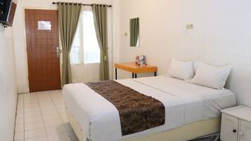 Premium Double or Twin Room | Desk, soundproofing, free WiFi, bed sheets