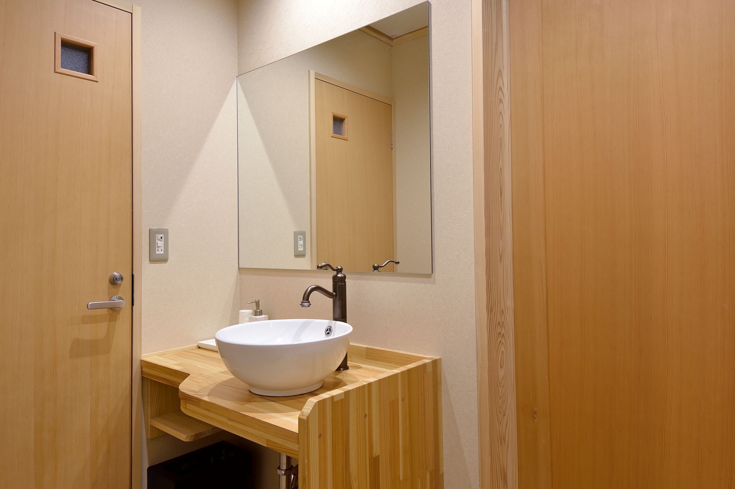 غرفة (Japanese-style room, 14 tatami mats) | حمام | مستلزمات مجانية للعناية الشخصية، مجففات شعر، خف للقدمين، مراحيض شطف