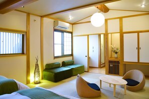 Kamar Tradisional, kamar mandi pribadi (Japanese-Style for 5 Guests + Shower) | Brankas, dilengkapi dengan perabotan berbeda-beda, dan Wi-Fi gratis