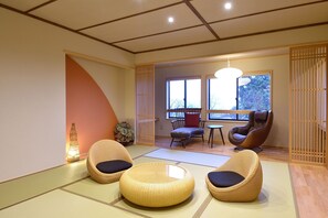 Japanese-style room with 14 tatami mats | In-room safe, individually furnished, free WiFi, bed sheets - Ryokan Okayama (Myoko)