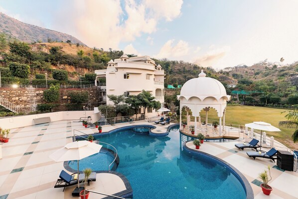 Outdoor pool, open 8:00 AM to 7:00 PM, sun loungers