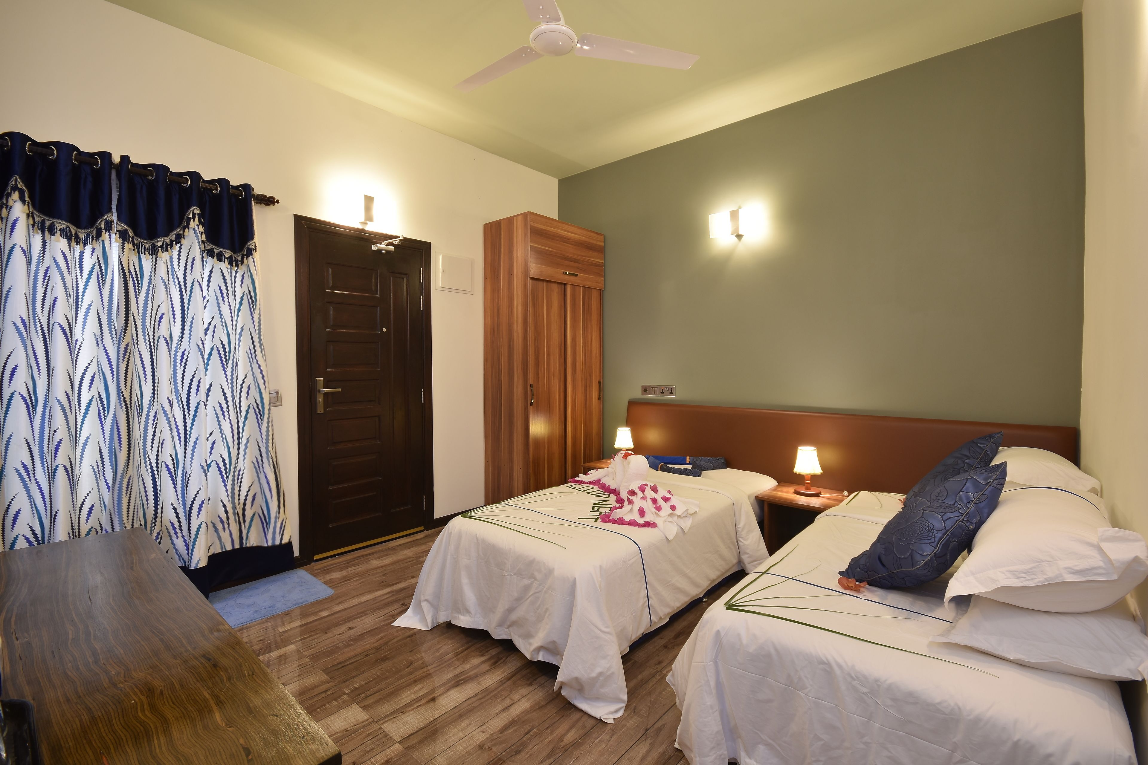 Dobbelt- eller tomannsrom – superior | Sengetøy av topp kvalitet, minibar, safe på rommet og skrivebord