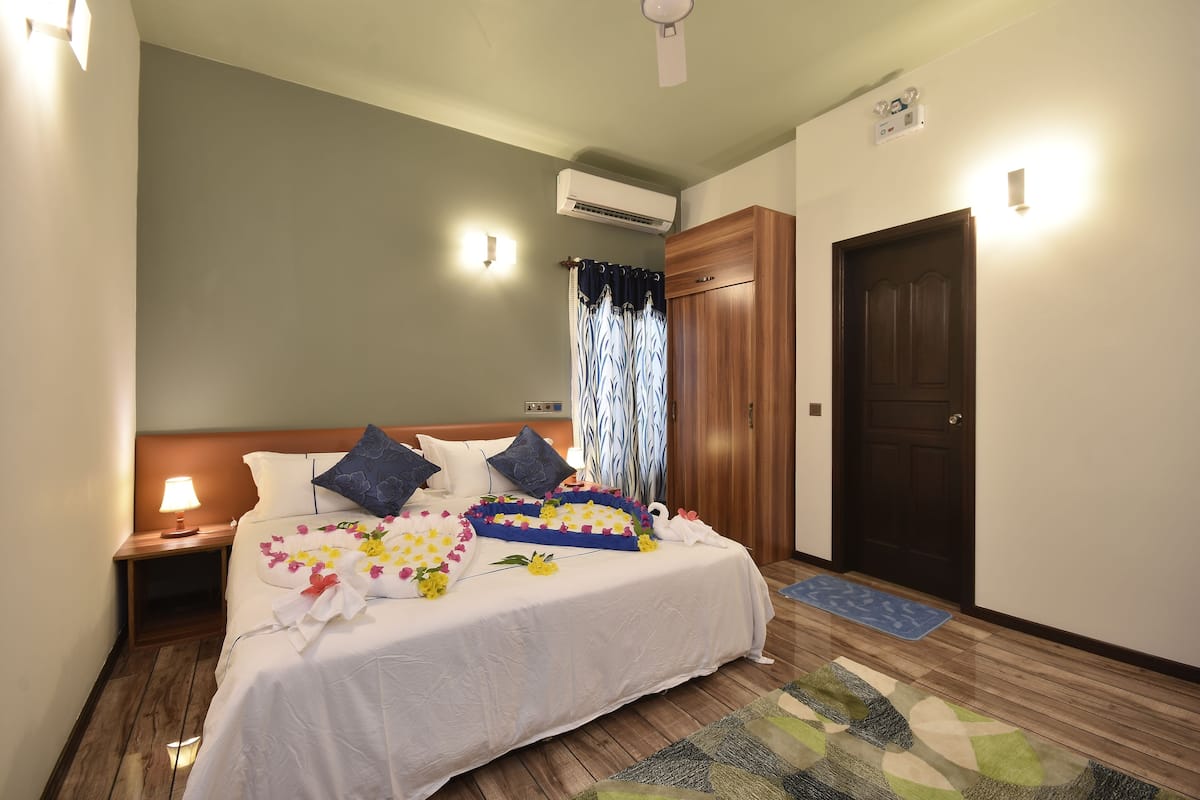 Family Apartment, 3 Bedrooms, Accessible | Premium bedding, minibar, in-room safe, desk
