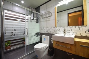 Ducha, cabezal de ducha con hidromasaje, artículos de tocador gratuitos