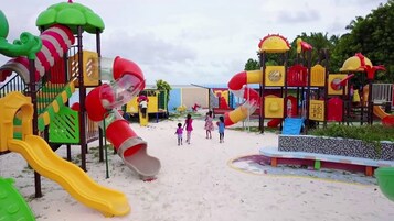 Área de juegos infantiles al aire libre