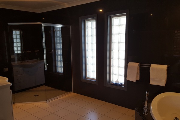 King Spa Room | Bathroom