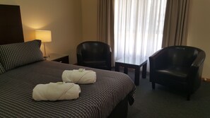 Minibar, iron/ironing board, free WiFi, bed sheets - Gateway Motor Inn (Broken Hill)