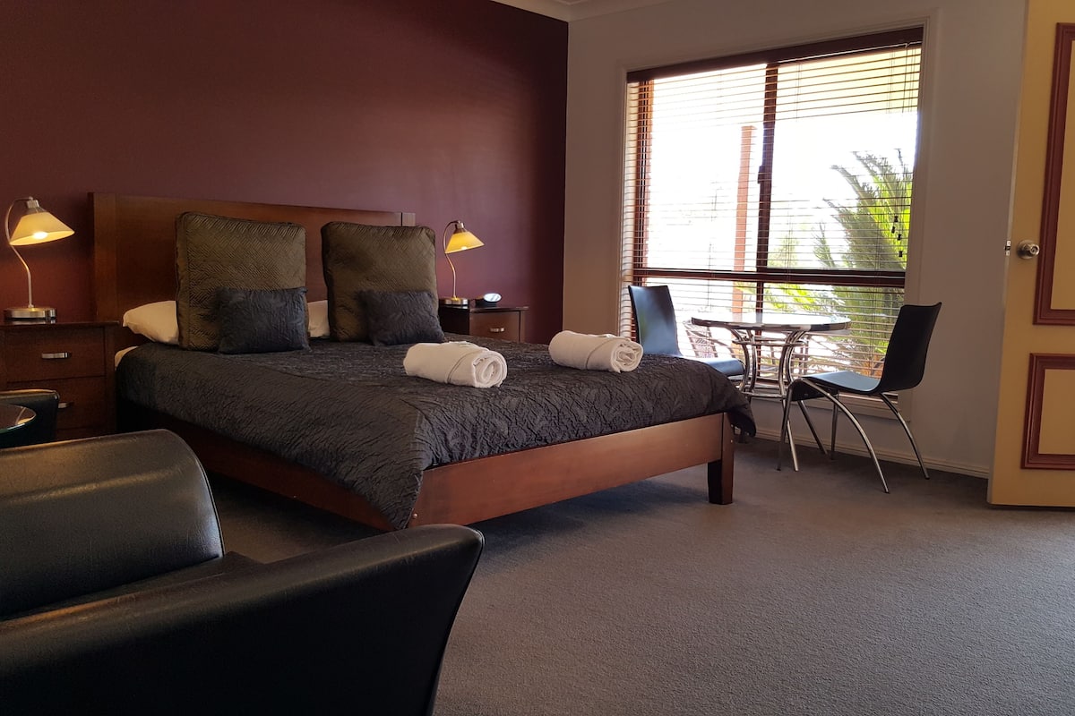 Queen Spa Room