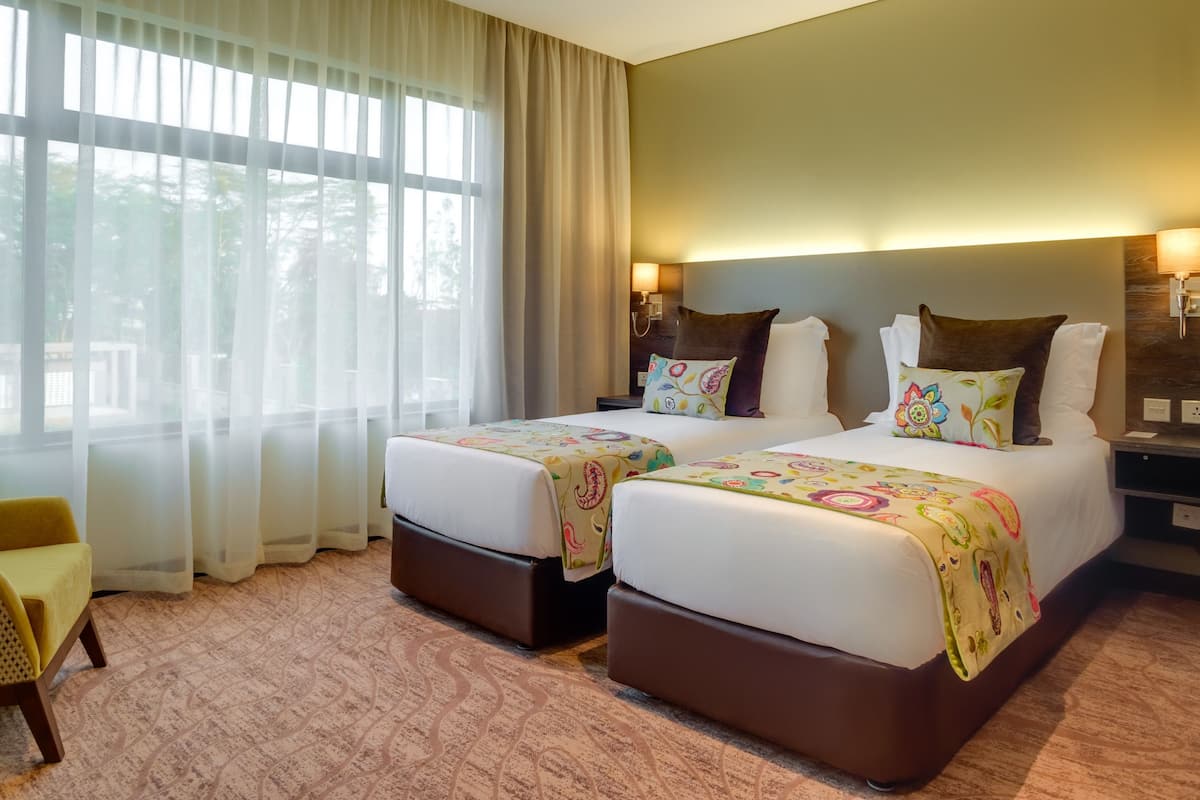 premium bedding, in-room safe, desk, laptop workspace