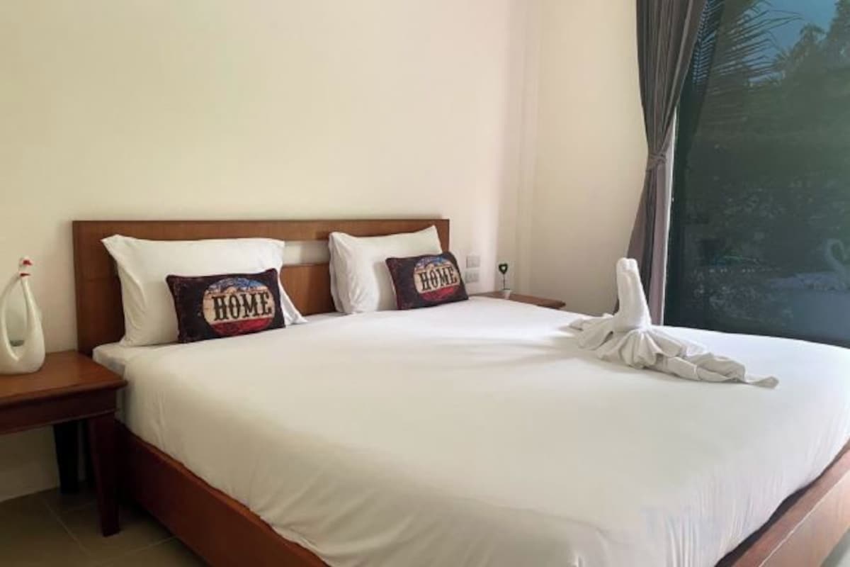 In-room safe, blackout drapes, rollaway beds (surcharge), WiFi (free)
