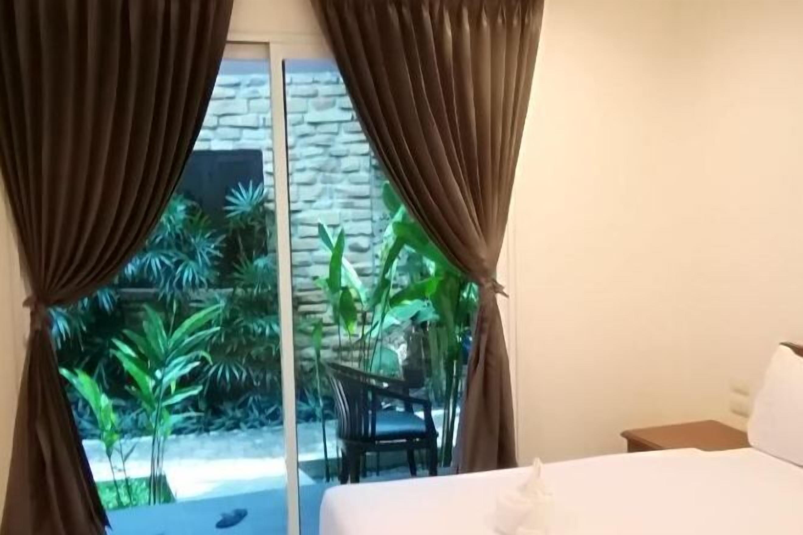 In-room safe, blackout drapes, rollaway beds, free WiFi