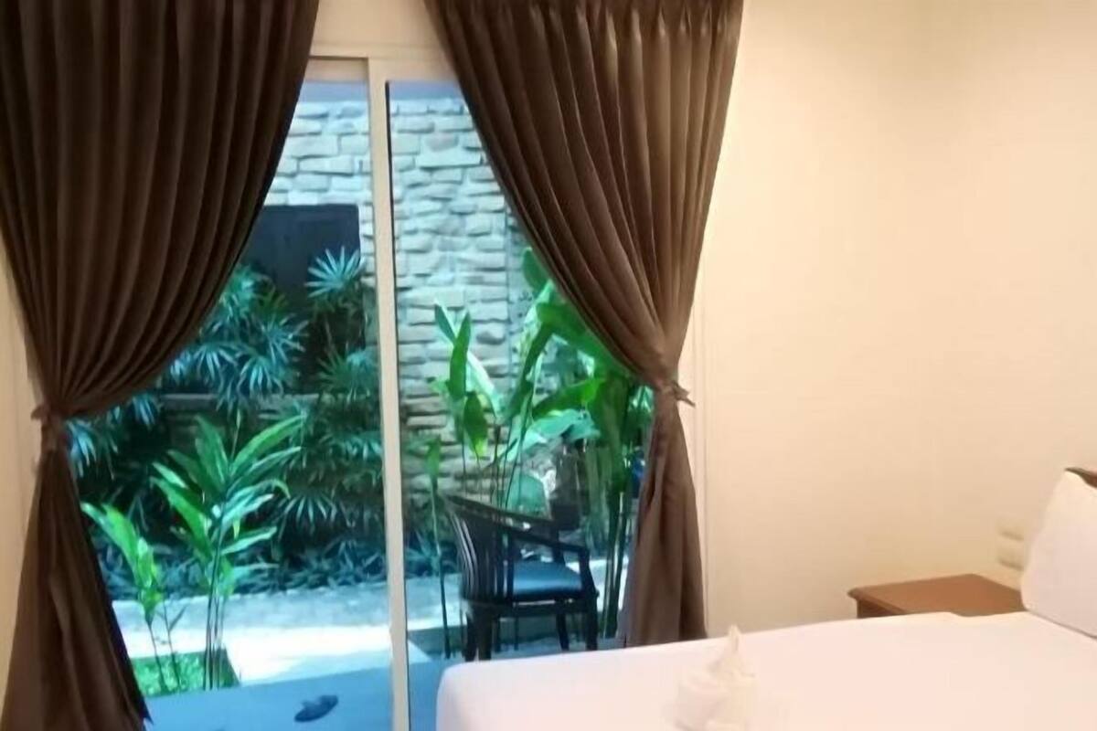 In-room safe, blackout drapes, rollaway beds, free WiFi