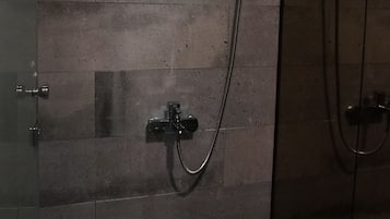 Shower kamar mandi