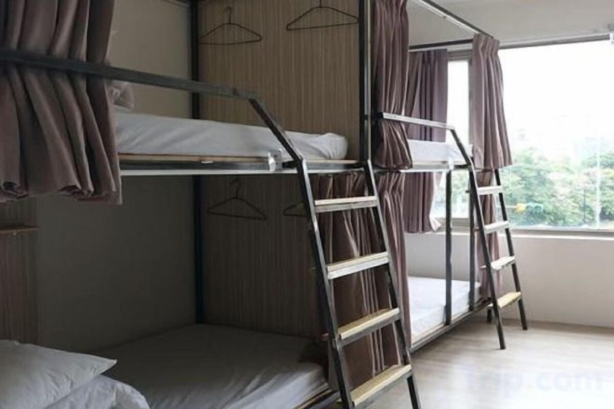 Down duvets, in-room safe, blackout curtains, soundproofing