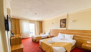 双床房 | 迷你吧、客房内保险箱、办公桌、免费 WiFi