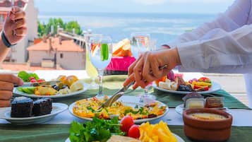 Breakfast, lunch, dinner served; Turkish cuisine