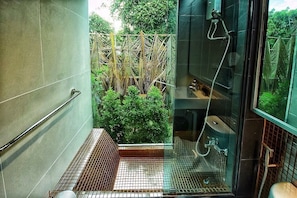 Standard Cabin | Bathroom