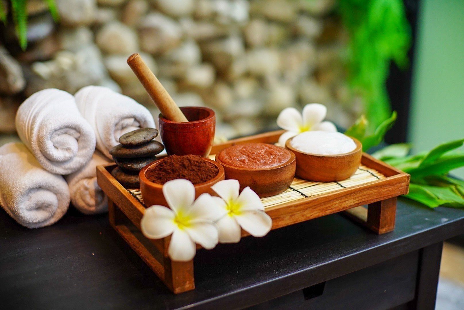 couples treatment room(s), sauna, aromatherapy, deep-tissue massages