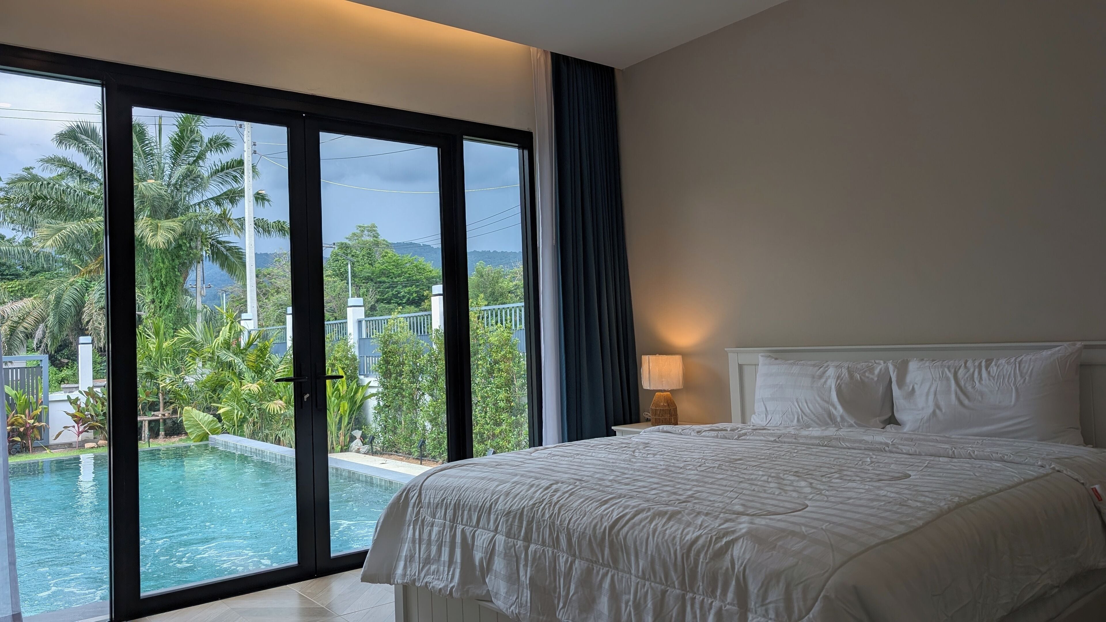 Pool Villa | Decoración individual, mobiliario individual, wifi gratis y ropa de cama