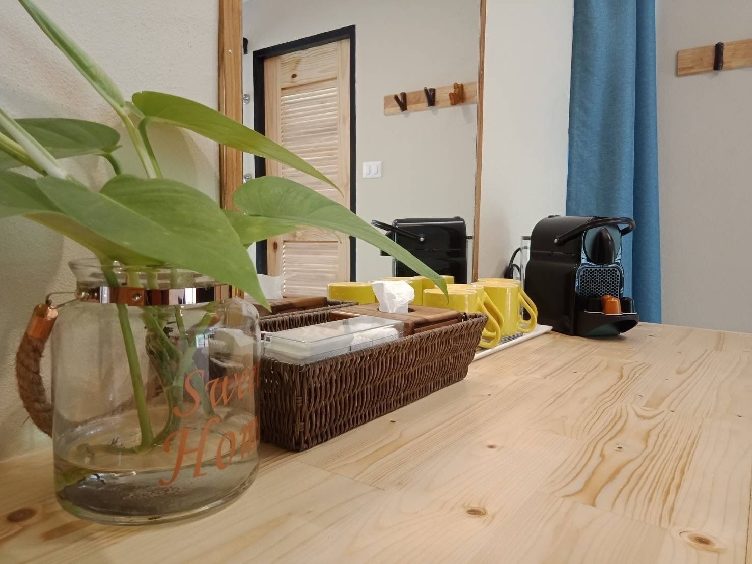 family cabin | coffee and/or coffee maker