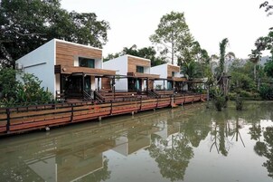 Family Cabin | Garden view