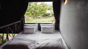 Signature Cabin, 1 Bedroom, Plunge Pool | 客室ごとに異なる装飾、客室ごとに異なるインテリア、WiFi (無料)、ベッドシーツ