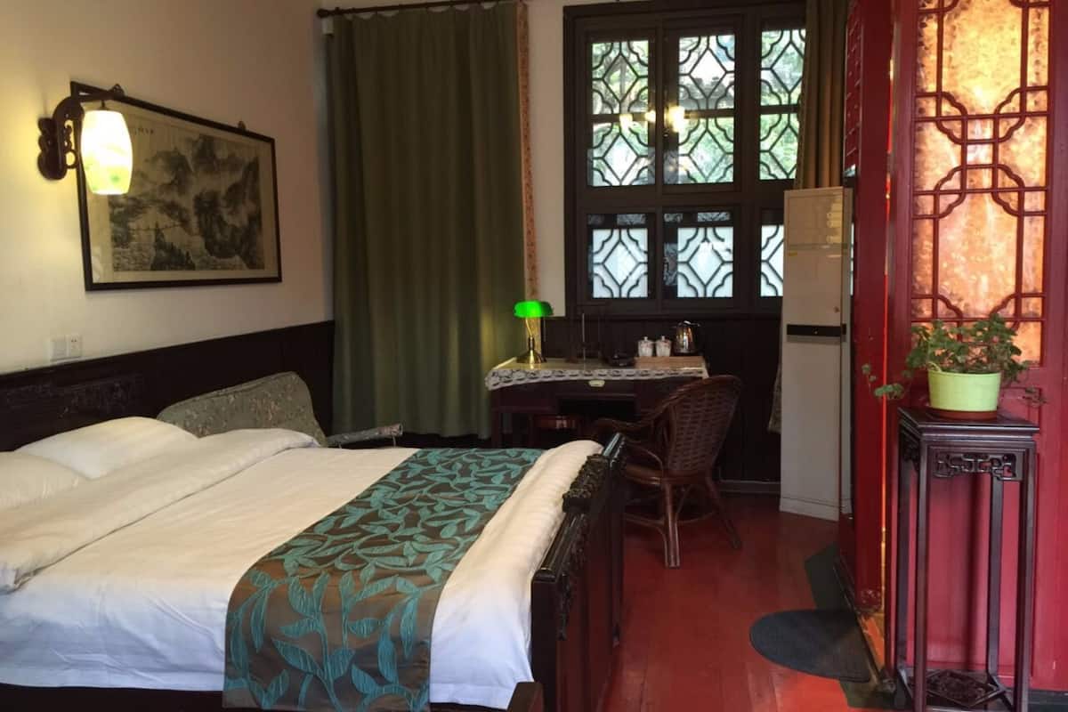 Family Room(Chinese Domestic Guests Only) | Desk, blackout curtains, free WiFi