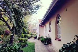 Property entrance - Lynn's Guest House (Bulawayo)