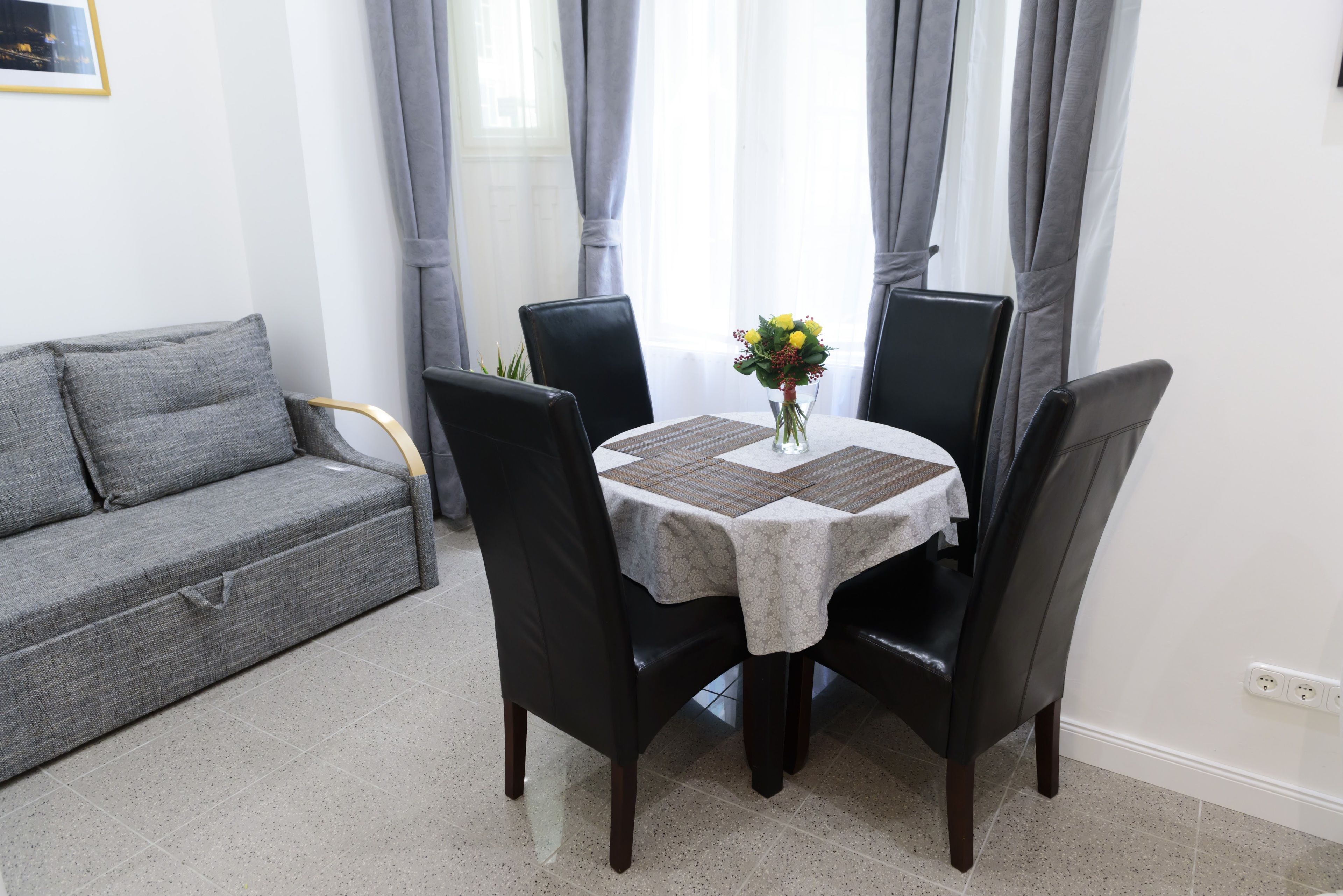 Huoneisto, 2 makuuhuonetta (Downtown 1) | Olohuone | Taulutelevisio