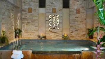 Bain à remous, soins corporels, soins d'aromathérapie, massages suédois