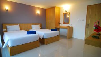 Deluxe Room | Bureau, rideaux occultants, Wi-Fi gratuit