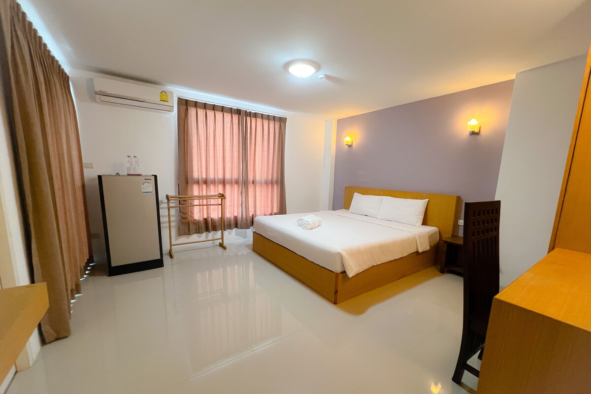 Deluxe Room | Desk, blackout drapes, WiFi (free)