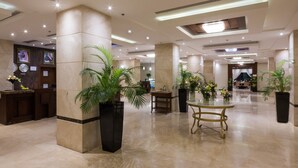 Lobby - Naviti Warwick Al Khobar (Al Khobar)
