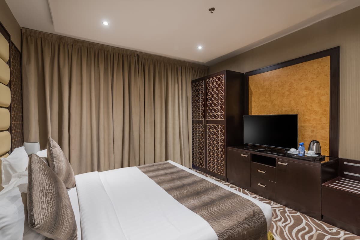 Standard King Bed | 1 bedroom, minibar, in-room safe, soundproofing