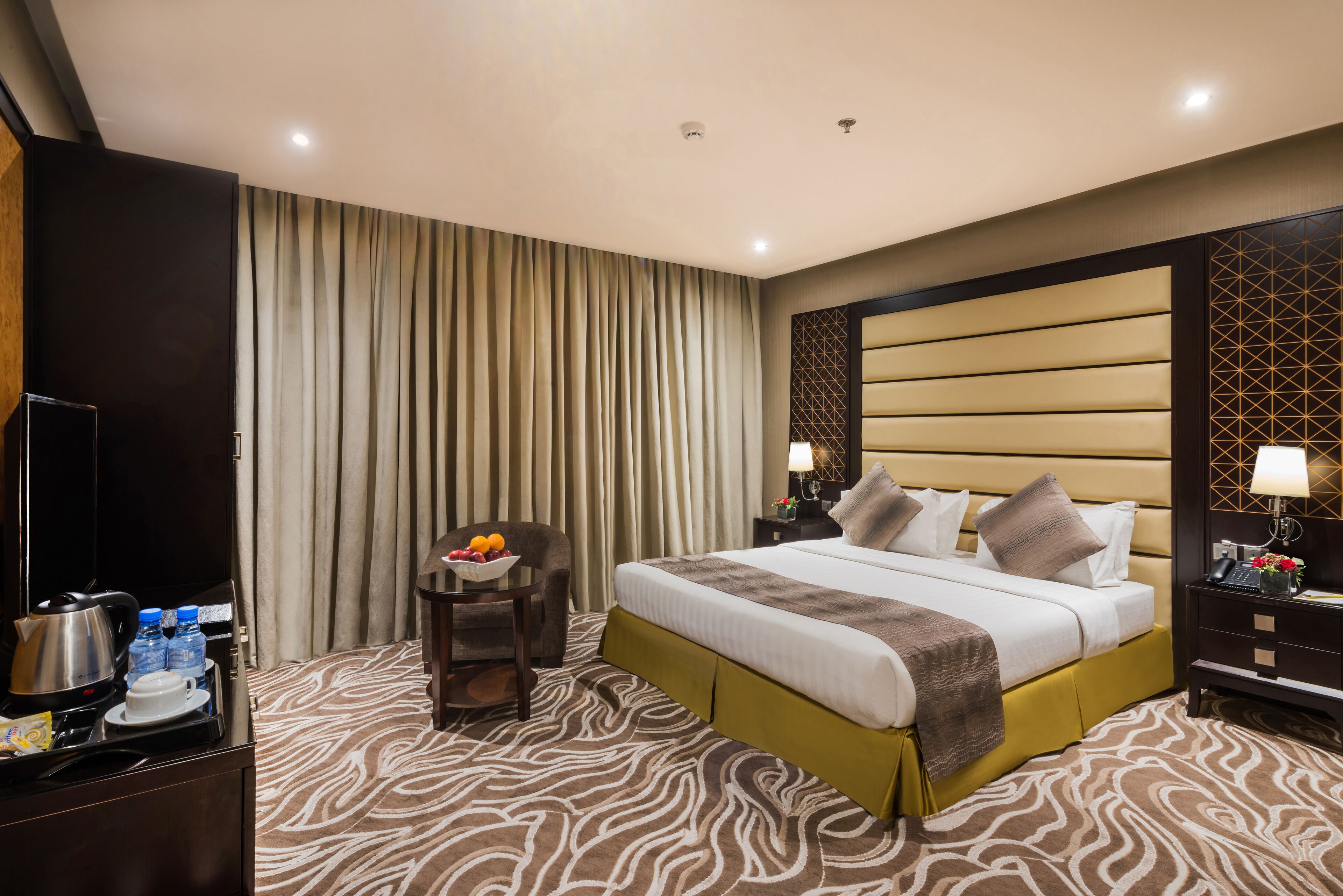 deluxe double room | 1 bedroom, minibar, in-room safe, soundproofing