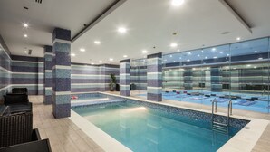 Indoor pool - Naviti Warwick Al Khobar (Al Khobar)