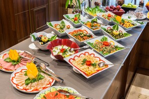 Daily buffet breakfast for a fee - Naviti Warwick Al Khobar (Al Khobar)