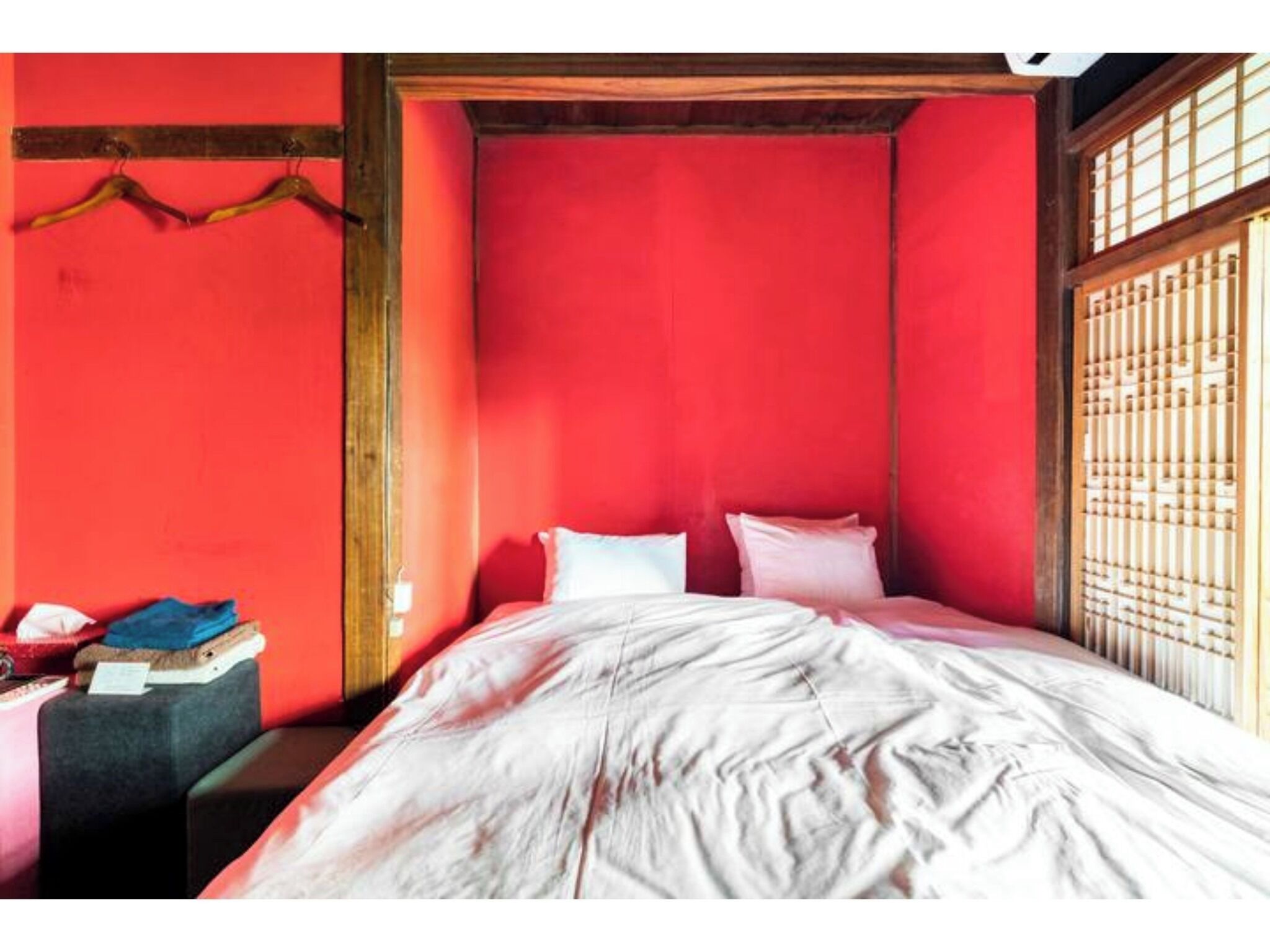 Free WiFi, bed sheets