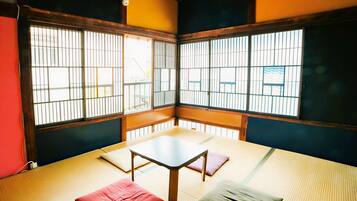 Superior Japanese Style Room with Shared Bathroom (Rainbow)