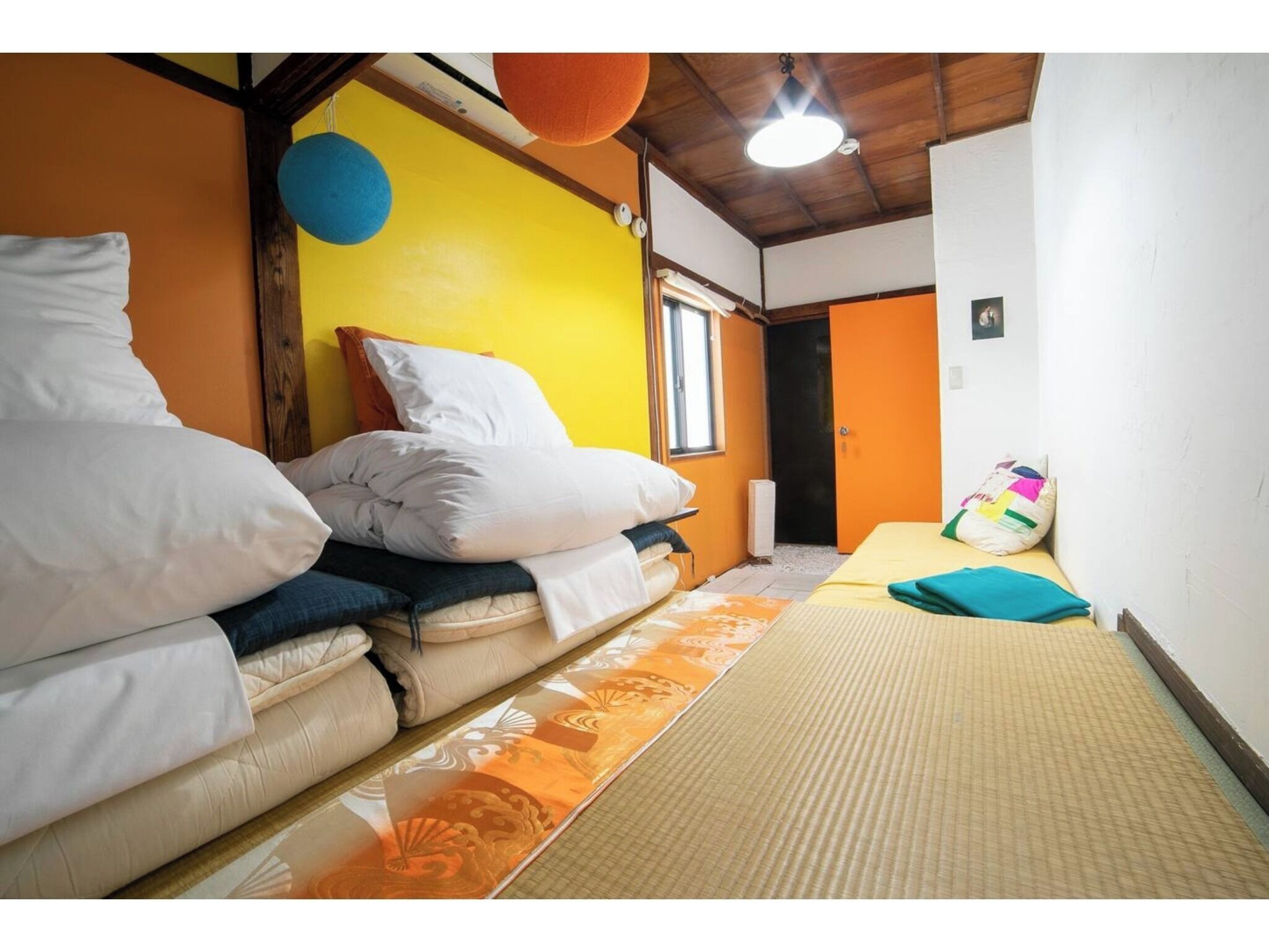 Free WiFi, bed sheets