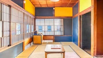 Traditional Quadruple Room, Shared Bathroom (Superior, Japanese Style, Rainbow) | Wi-fi percuma, cadar katil