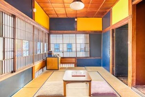 Chambre Quadruple Tradition, salle de bains commune (Superior, Japanese Style, Rainbow)