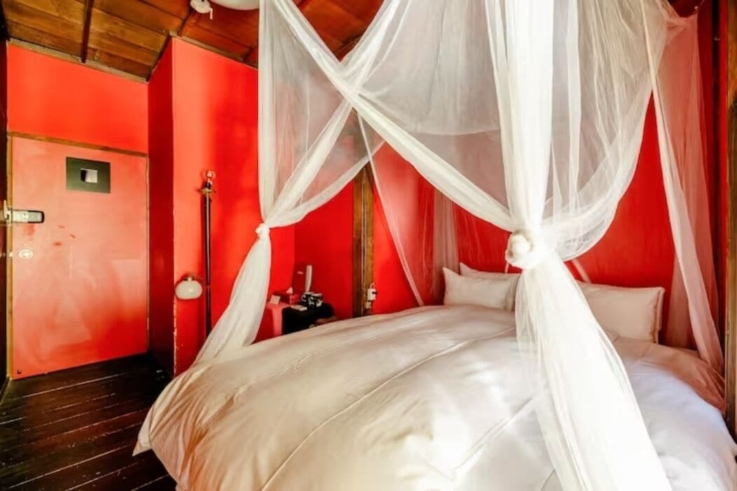 Standard Double or Twin Room with Shared Bathroom (Flowers) | Free WiFi, bed sheets