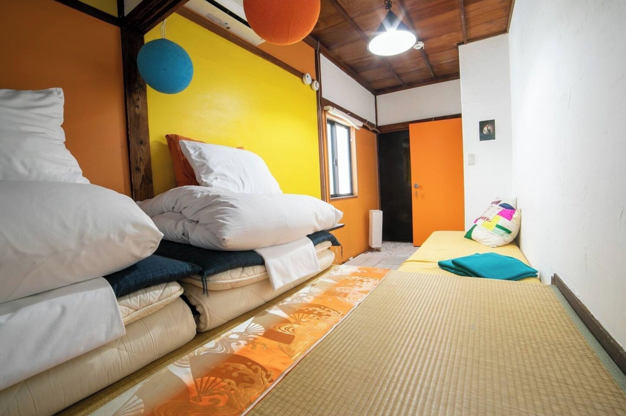 Free WiFi, bed sheets
