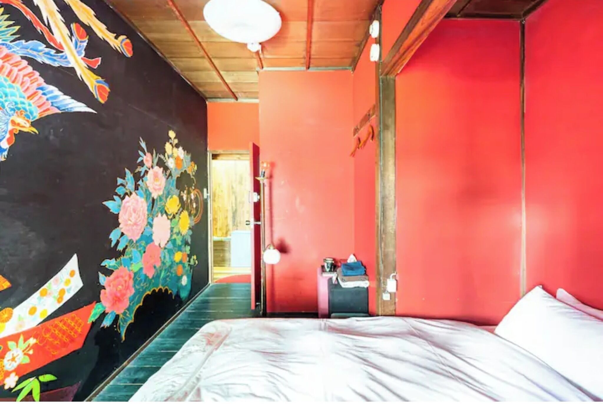 Free WiFi, bed sheets
