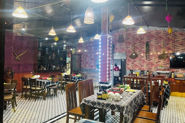 Se sirven desayunos, almuerzos, cenas y cocina local