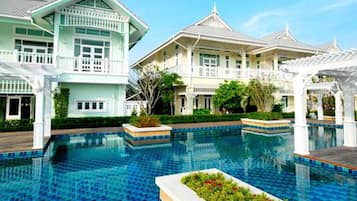 Kolam renang outdoor