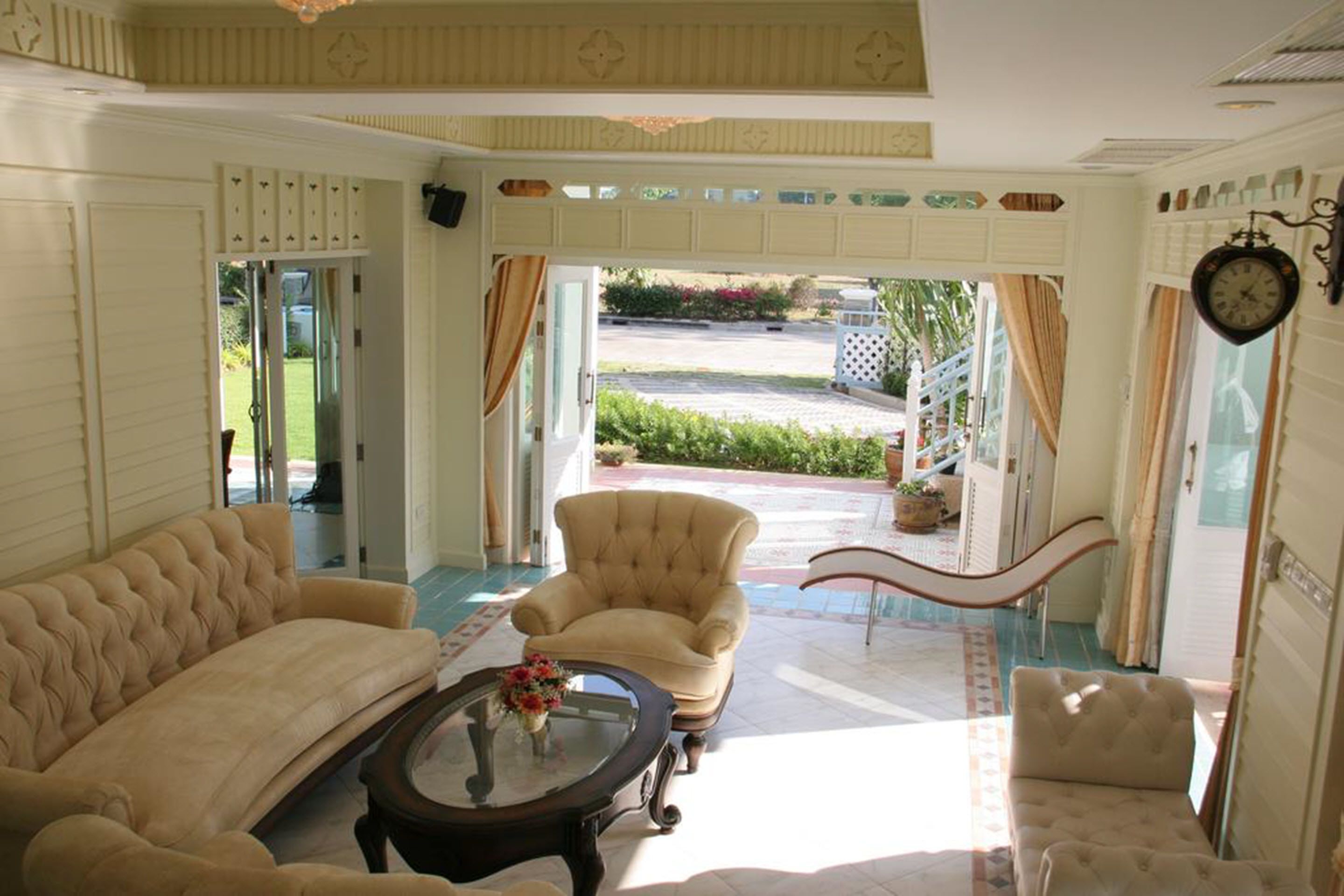 Deluxe Villa | Living area | Smart TV