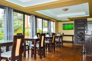 Breakfast, lunch and dinner served - Dana Hotel (Kampala)
